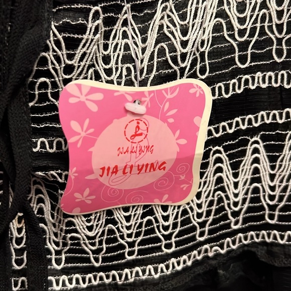 BNWT: Long black lace skirt size small - Picture 2 of 6